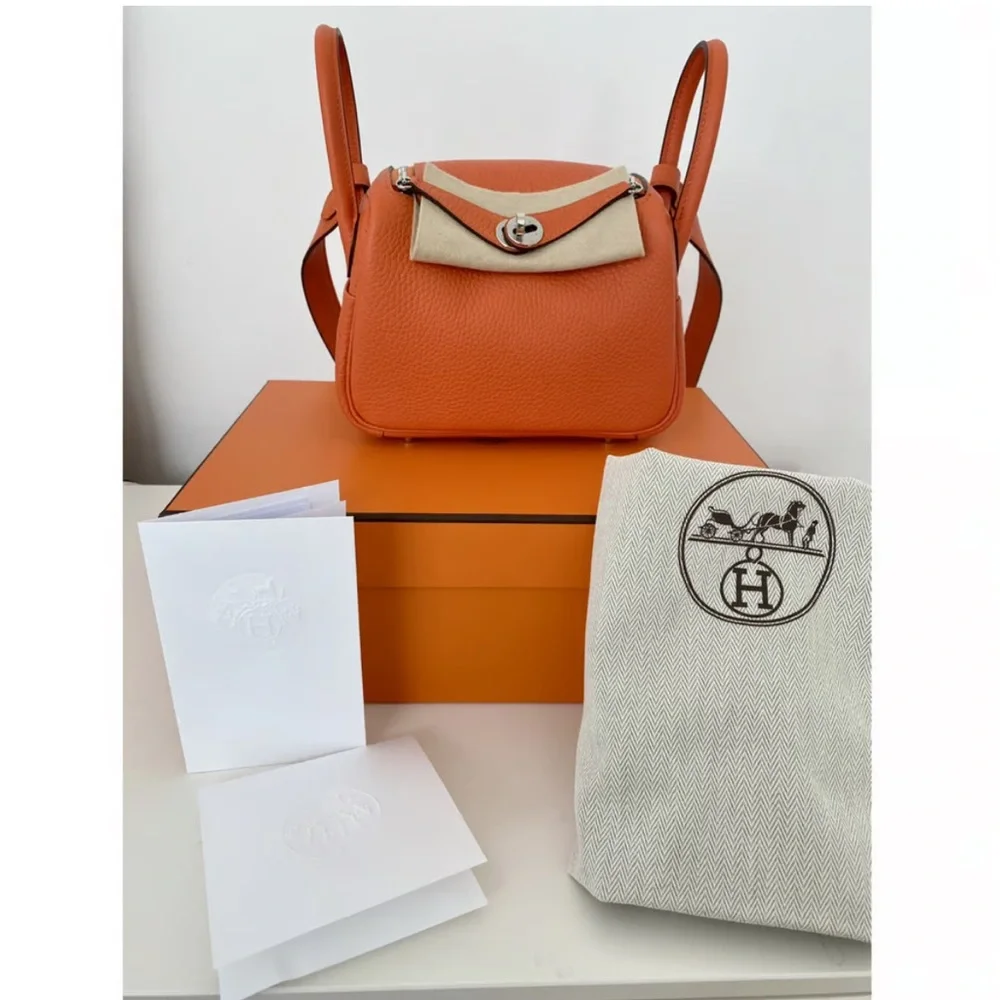 Hermès
Lindy leather handbag
Never worn
Orange, Leather - Picture 11 of 13